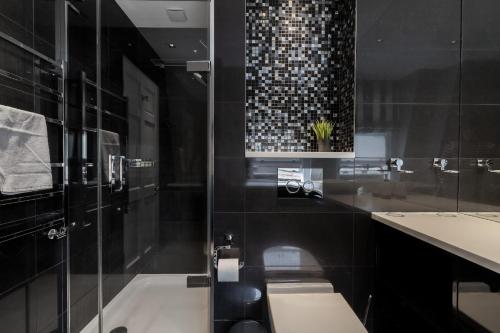 BnBNova - 2BR 2BA - The Heart of Soho - image 3