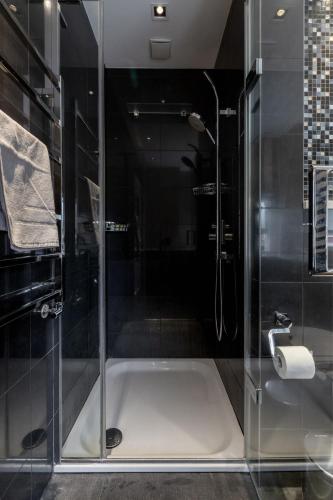 BnBNova - 2BR 2BA - The Heart of Soho - image 9