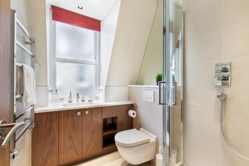 BnBNova - 2BR 2BA - The Heart of Soho - image 10