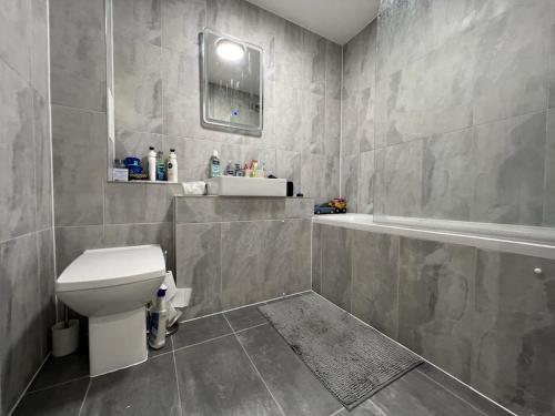 Zuhanyzó, 1 Bedroom Apartment By Brookland Stays Serviced Accommodation Short Lets Essex With Free WIFI in Észak-Brentwood