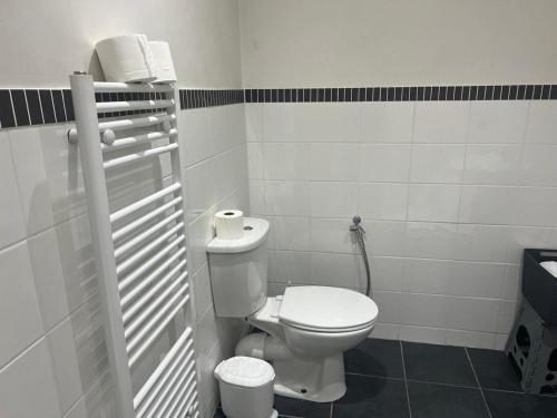 Self contain studio with room, double bed, kitchen in Greater London North West