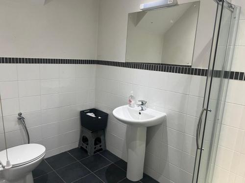 Self contain studio with room, double bed, kitchen in Greater London North West