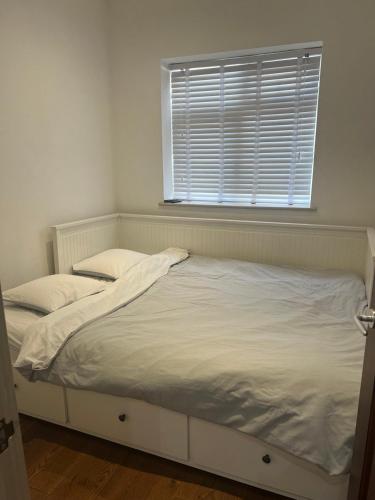 Self contain studio with room, double bed, kitchen in Greater London North West