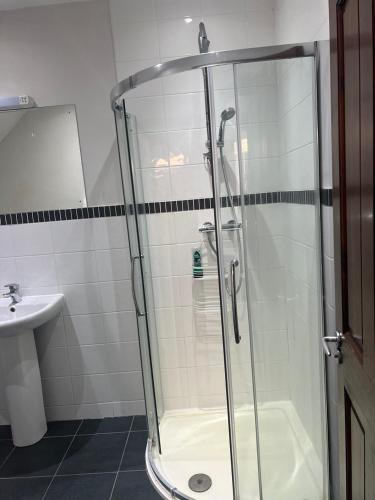 Self contain studio with room, double bed, kitchen in Greater London North West