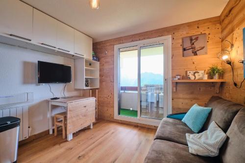 Superior One-Bedroom Apartment with Balcony
