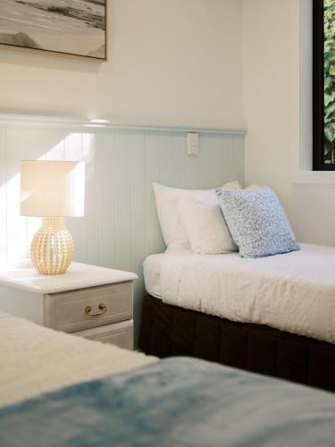 CBD Lake & Mountain View Apartment