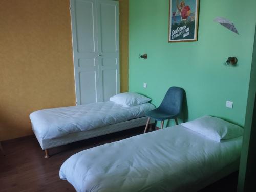 room detail thumbnail 1