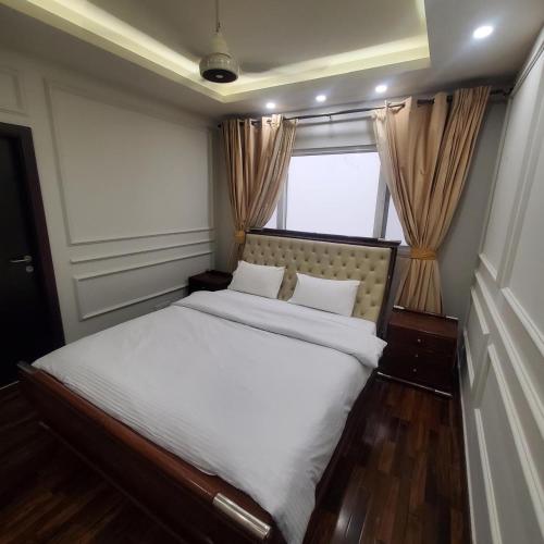Executive 2BHK Apt in Elysium tower Isb - image 5