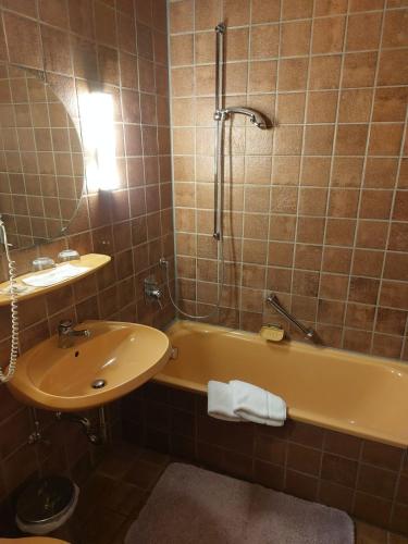 Goldner Engel, Restaurant - Hotel - Metzgerei 76m von Laudenbach entfernt