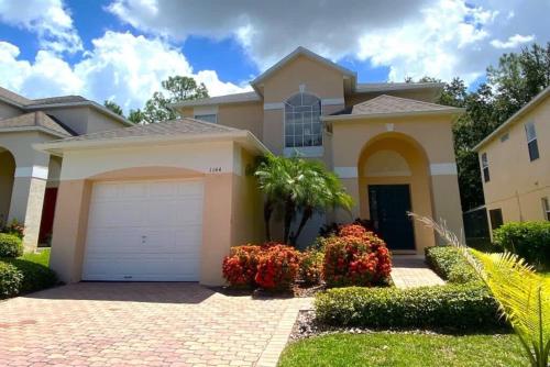 Stunning Villa with Golf Course Views in Haines City, USA