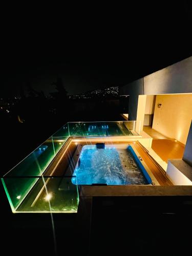 Jacuzzi Apartment - in Athens Riviera