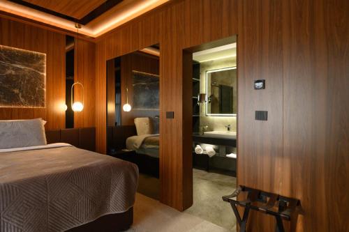 590905634 Hotel Macedonia Square