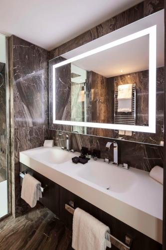 Hyatt Centric Milan Centrale - image 2