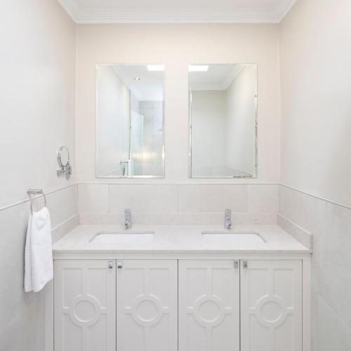 Double Room image 5