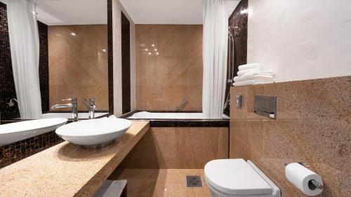 Superior Double or Twin Room image 10