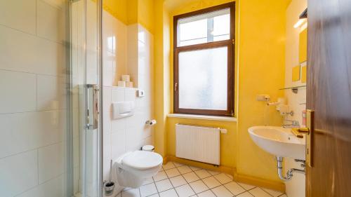 Quadruple Room with Private Bathroom image 8