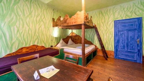 5 twin beds