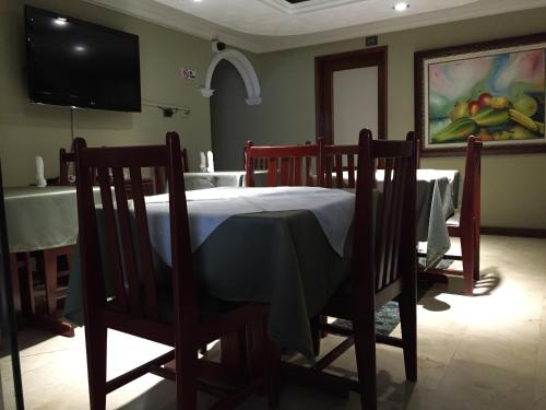 4 twin beds