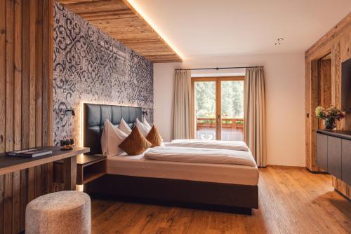 Suite with Mountain View