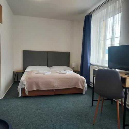 Garni G Hotel Žilina - image 9