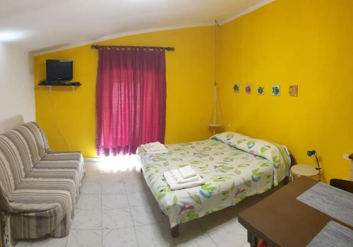 1 queen bed, 1 sofa bed