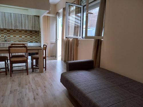 Sam's View City Heart Tripoli - Beautiful Apartment With Backyard in Tripoli