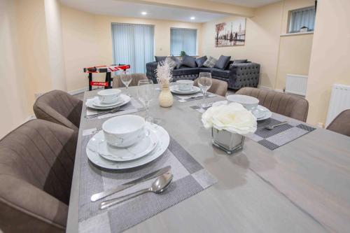Beautiful, Peaceful, 5 Bedroom home with Hot Tub!, Манчестер (фото 3)