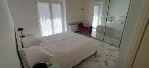 1 king bed, 1 sofa bed