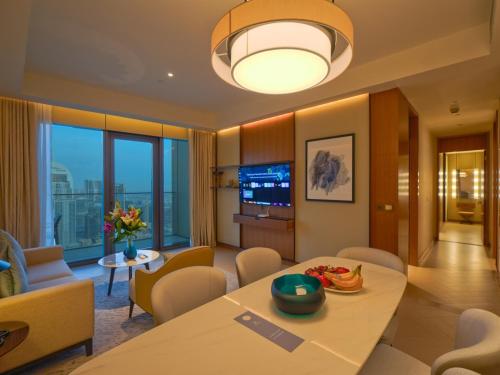 Super luxurious 2 BR Burj Khalifa & Fountain View - image 7