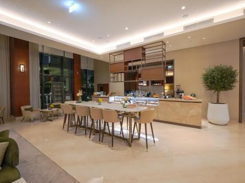Super luxurious 2 BR Burj Khalifa & Fountain View - image 4