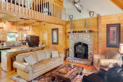 Cle Elum Mountain Cabin with Hot Tub and Trails! - image 2