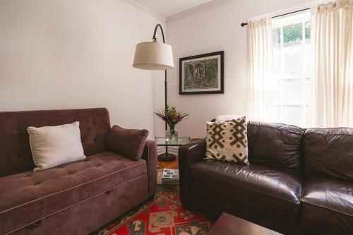 Private Downtown Sunny Retreat w/ Spacious Balcony in Lewisburg, USA