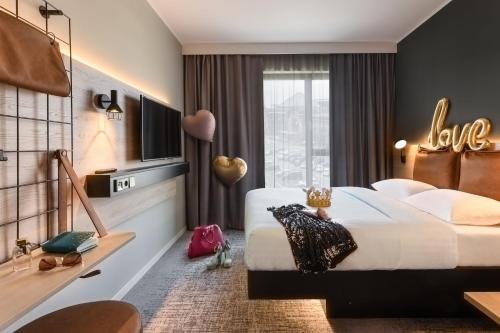 Moxy Dresden Neustadt - image 9