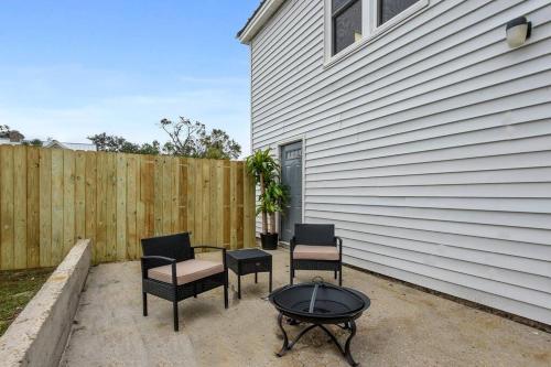 Cozy cottage by the Sea -near downtown with patio! in Gulfport, USA