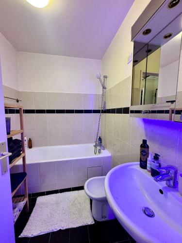 ห้องน้ำ, Studio 30m2 à 1O min du métro Pont de Sèvres L9 (Studio 30m2 a 1O min du metro Pont de Sevres L9) in เซฟร์