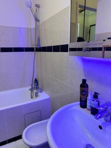 ห้องน้ำ, Studio 30m2 à 1O min du métro Pont de Sèvres L9 (Studio 30m2 a 1O min du metro Pont de Sevres L9) in เซฟร์