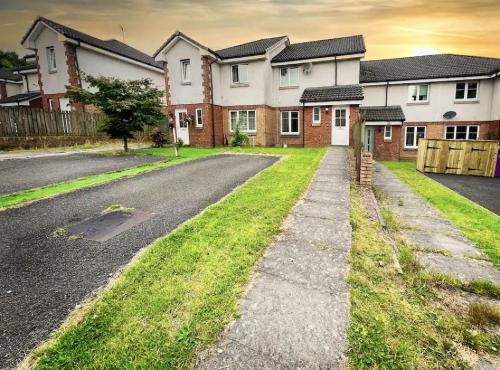 Glasgow Central - Entire house - Free Parking , Free super fast Wifi , Private garden & Parking security gîte à louer Corkerhill Railway Station