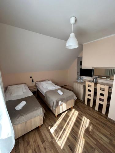 2 twin beds