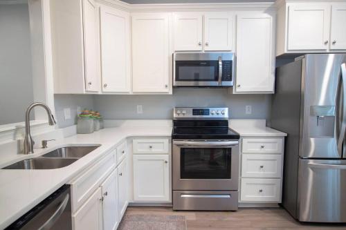 Ground Floor Golf Course Condo - image 6
