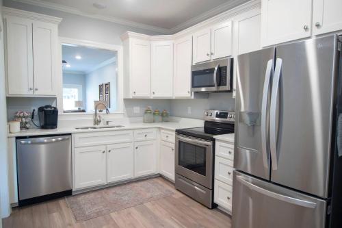 Ground Floor Golf Course Condo - image 12