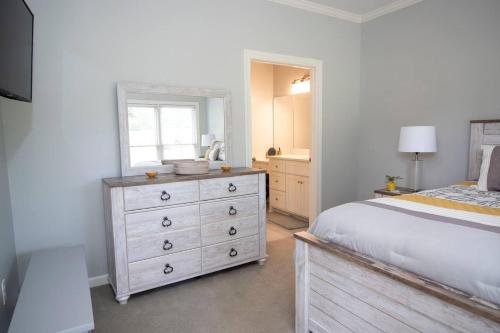 Ground Floor Golf Course Condo - image 5