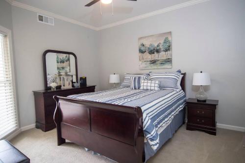 Ground Floor Golf Course Condo - image 13
