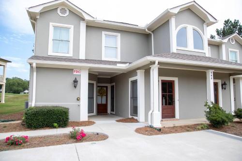 Ground Floor Golf Course Condo - image 4