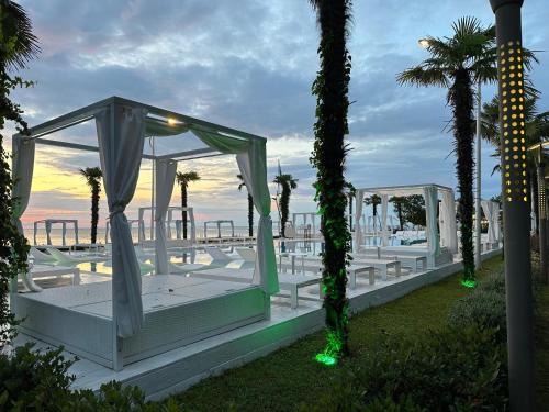 Dreamland Oasis Hotel  in ชาควี