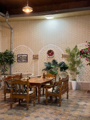 Hanifa – Bukhara, DC