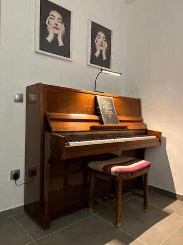 Piano Quiet Apartment Garden, Athènes