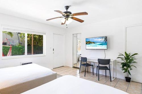 Hollywood Beach Family Vacation Home & Pool at Miami in Hollywood, USA
