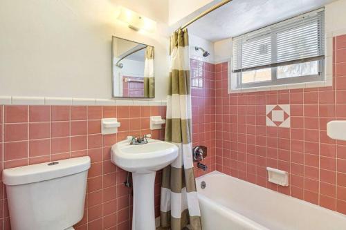 Hollywood Beach Family Vacation Home & Pool at Miami in Hollywood, USA