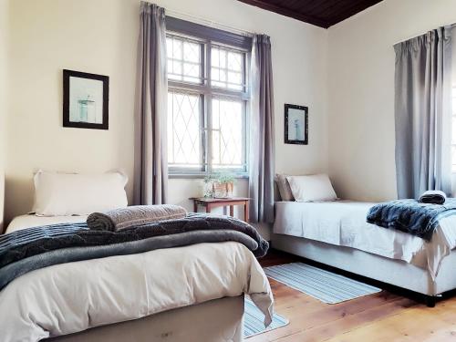 2 twin beds