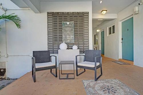 Hollywood Beach Vacation Spot, Pool, Beachwalk in Hollywood, USA
